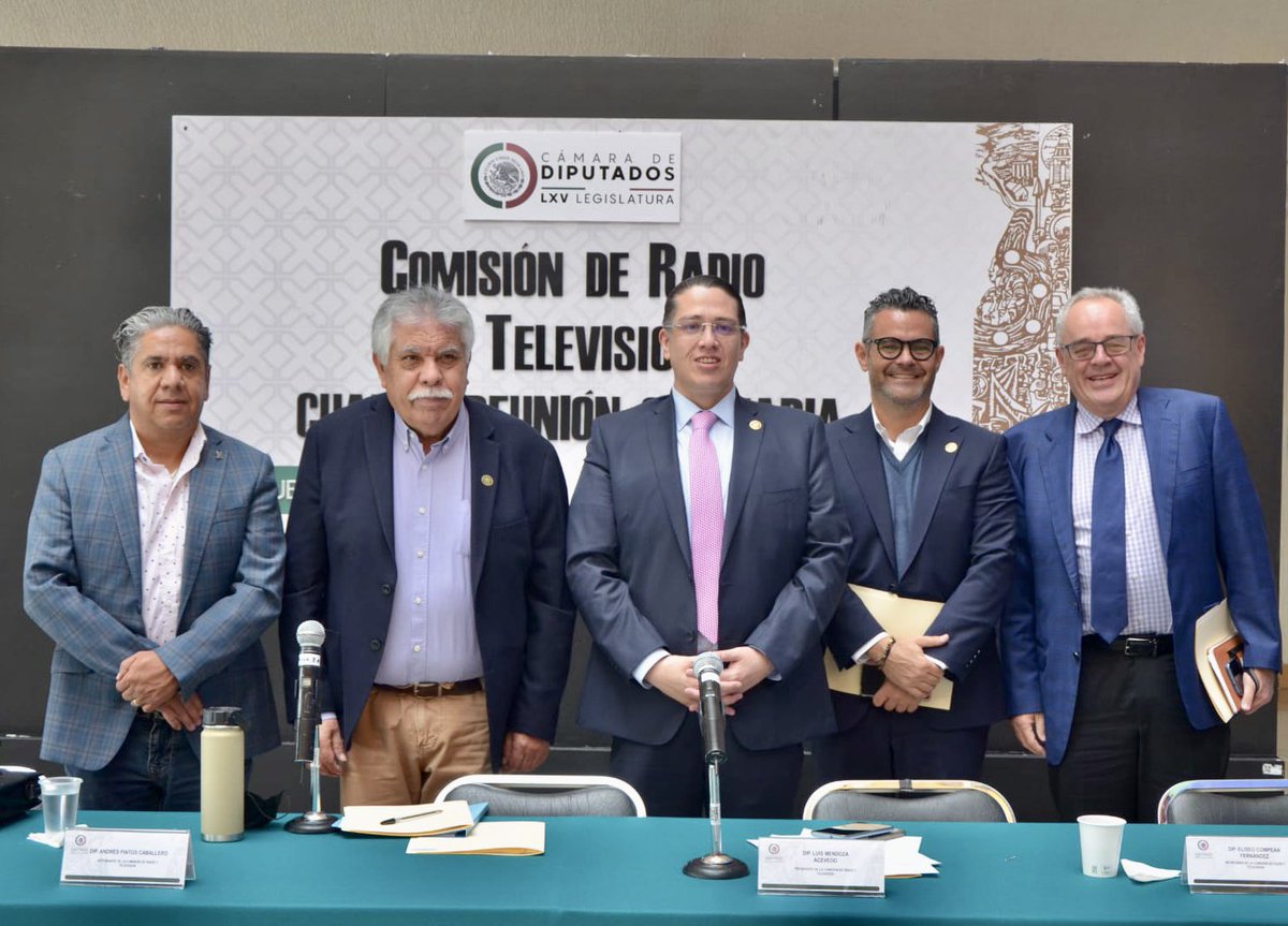 Se presentó el Segundo Informe Semestral de la <a href="/Com_Radio_TV/">Comisión de Radio y Televisión</a> 
Y el Programa Anual de Trabajo que responde a las necesidades actuales de la radio y televisión en nuestro país, respetando su papel como medios fundamentales para la prestación de servicios de radiodifusión.