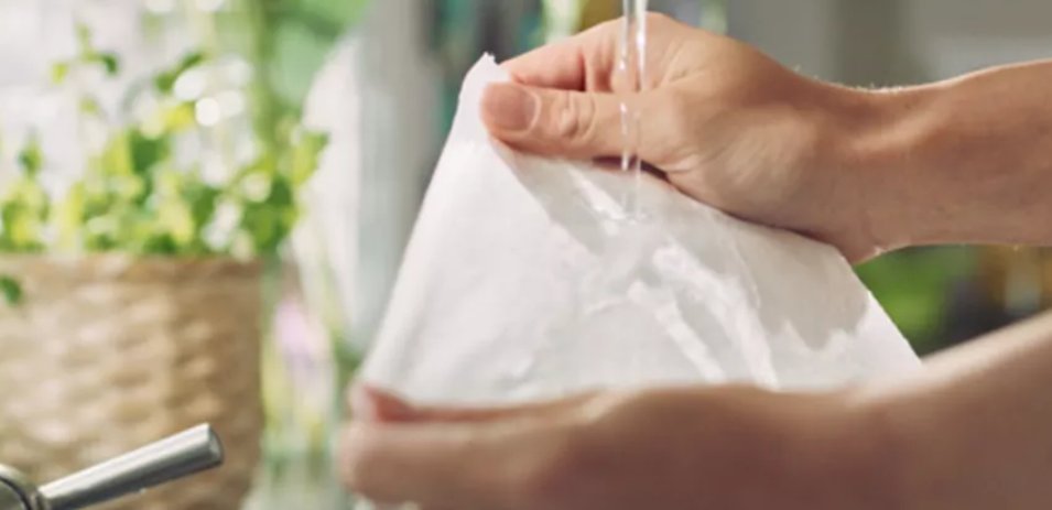 reflexclean's tweet image. We do love our feathered friends, but when it comes to bird poop everywhere? Not so much.

Here are our top tips for keeping bird feeders (and the habitats around them) sparkling clean. 🐦

#OneSheetDoesPlenty #LoveIsMessy

plenty.com/en/family-life…