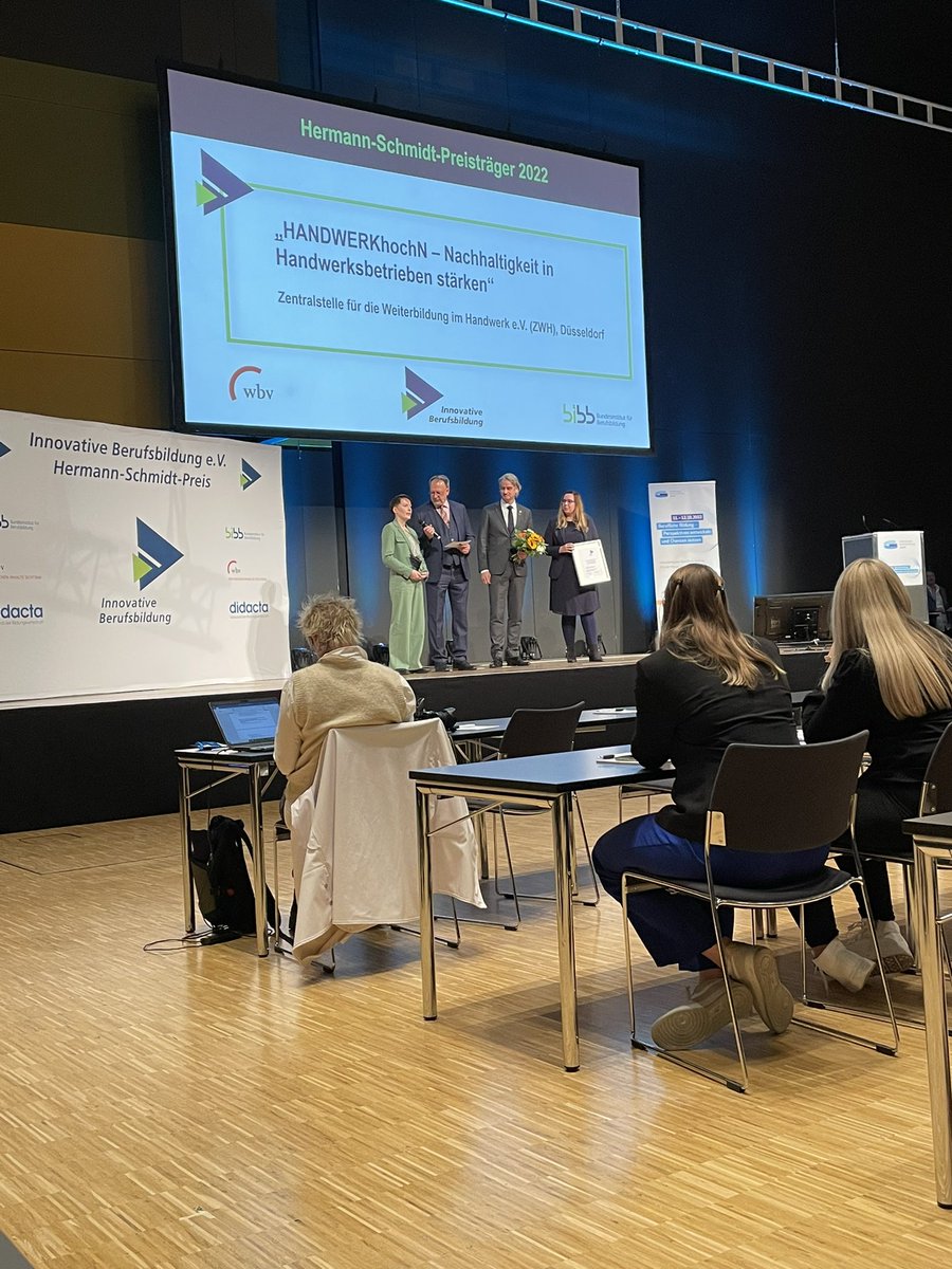 Ein würdiger Preisträger beim diesjährigen Hermann-Schmidt-Preis ist das HANDWERKhochN vom ZWH. Gratuliere zur verdienten Würdigung.