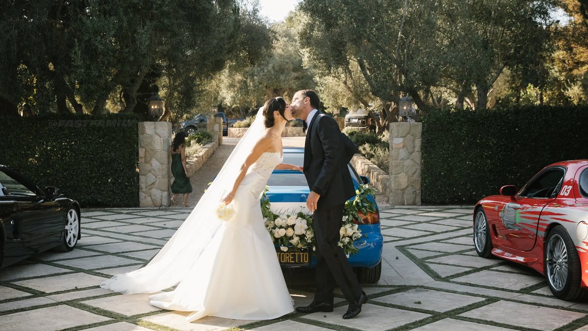 FastFamily's tweet image. 💙 What a way to get married. #TorettoTuesday

More pictures of @JordanaBrewster's wedding from September 3rd, 2022. #FastFamily