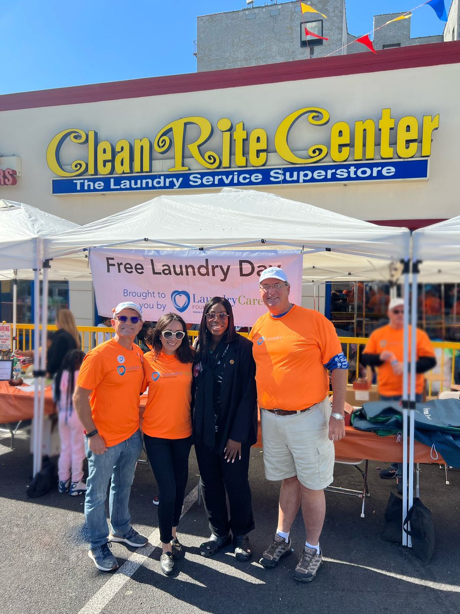 Thank you <a href="/bronxbp/">Bronx Borough President Vanessa L. Gibson</a> for stopping by 1 out of 4 of yesterday’s Free Laundry + Literacy Days in partnership with @laundrycares!