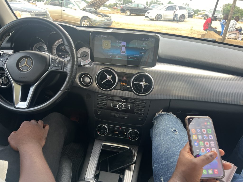 tosanblak's tweet photo. Super clean slightly used as good as direct belgium 2015 Mercedes Benz GLK350
Fullest option; Keyless, Panoramic roof, Reverse camera, power boot.
👉Price: 11 million negotiable
👉Kindly 📞 08065119924 for inspection and more details 
#abujacars #glk350 #AbujaTwitterCommunity https://t.co/FzFaH4USfZ