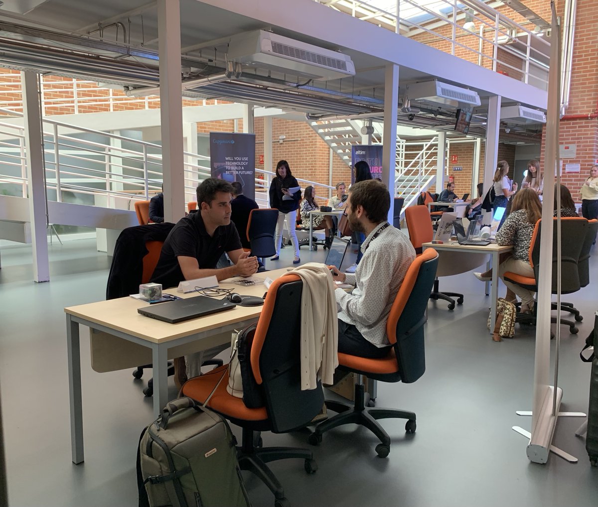 CMICEFuencarral's tweet photo. 📷 Os dejamos algunas fotografías tomadas durante el evento de las #SpeedDatings (vinculadas a nuestros cursos de #SAP) organizado junto al 
@cftic 
 
🙏  Agradecemos su gran acogida  👏 👏  

#SomosCRN #cursosformacionparaempleo #cursosempleo #cusosgratuitos https://t.co/9RKvaI07DT