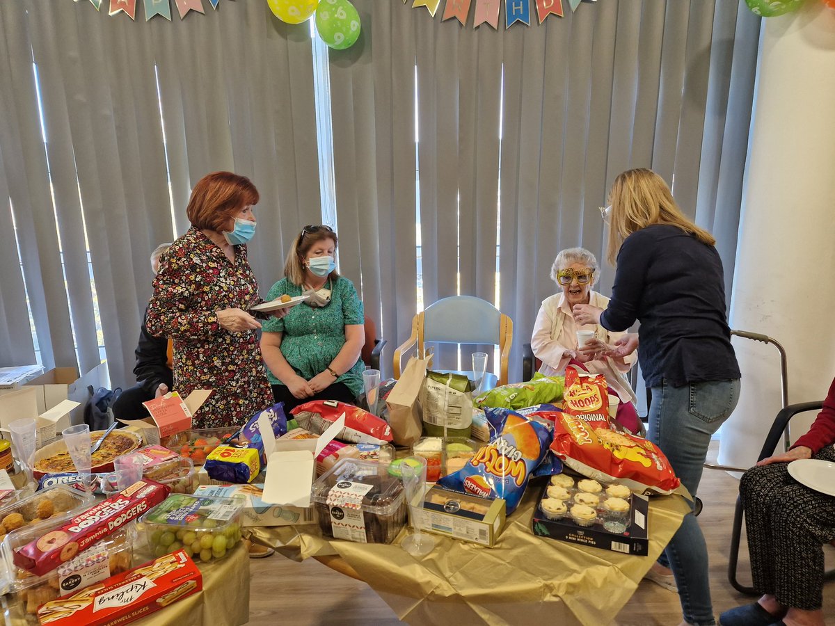 abigailperring1's tweet photo. Throwing a party (with morass permission to post) for out lovely patient Nora who turned 99 today ...thank you to all on 12b that helped make it awesome ❤️❤️ @BucksHealthcare @Colette66962483 https://t.co/XXauKjjkAt