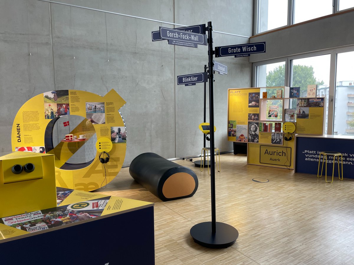 Wi viert de Finissaasch vun de Wanneruutstellen "Was heißt hier Minderheit?"
Bekiek di dat Programm vun <a href="/_Niederdeutsch/">Niederdeutschsekretariat</a> ünner bit.ly/3SU5Zpq
Anmellen bet 20.10. bi: info@niederdeutschsekretariat.de

#jungelüüd #platt #plattdüütsch #plattdeutsch #niederdeutsch #minderheit