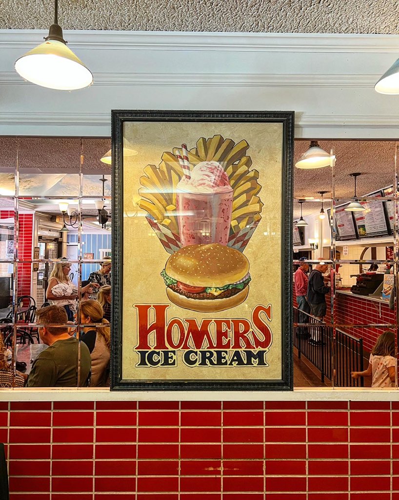 DinerDay's tweet photo. Homer’s Restaurant &amp; Ice Cream 📍

1237 Green Bay Rd, Wilmette, IL 

In 1935 Gus Poulos began making homemade ice cream &amp; selling it as a two table ice cream parlor in Wilmette just north of Chicago. This original location still has all the charm of a yesteryear soda fountain🍦🍔 https://t.co/eW0lDbKvpC