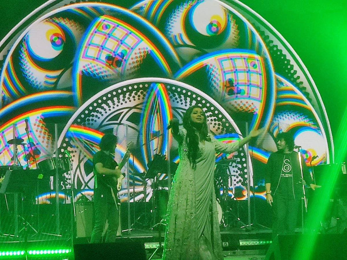 Surma_SG's tweet photo. ♥
#LiveInBrisbane
#ShreyaGhoshal
#20YrsOfSG https://t.co/Vqt4jjeXTz