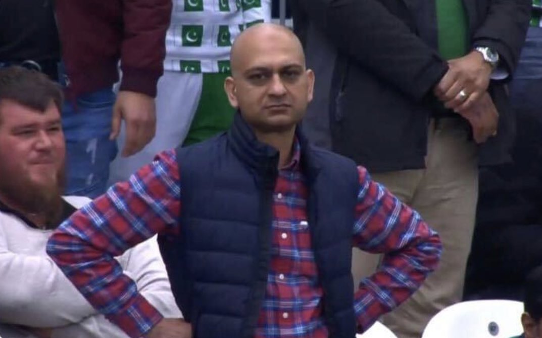 97Vercetti's tweet image. the spiders in my house watching me put up spider decorations after killing their brother