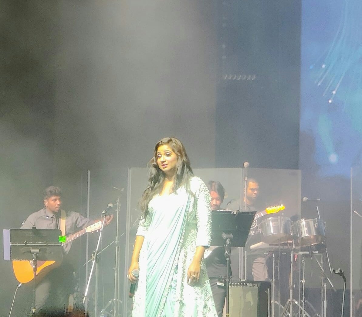 Surma_SG's tweet photo. ♥
#LiveInBrisbane
#ShreyaGhoshal
#20YrsOfSG https://t.co/Vqt4jjeXTz