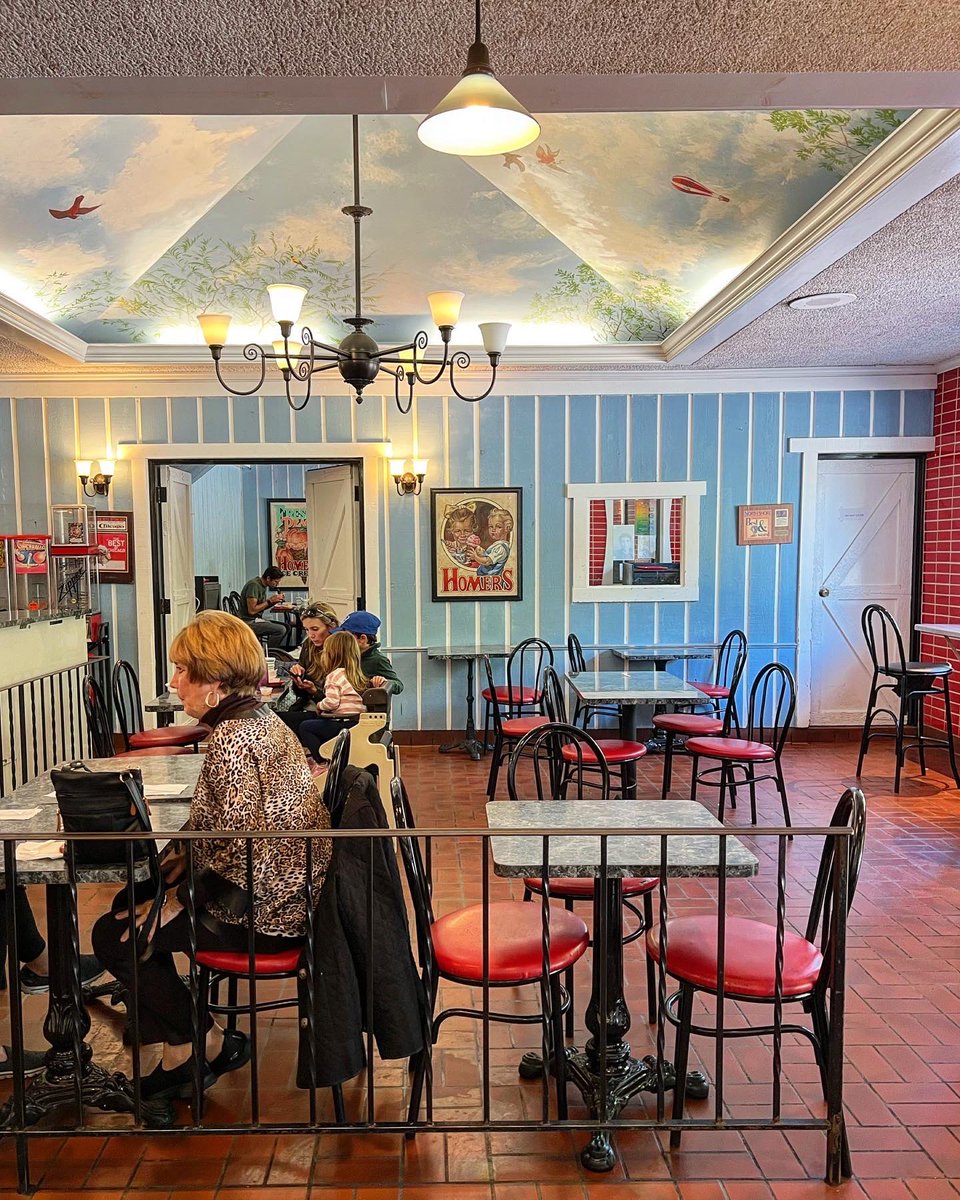 DinerDay's tweet photo. #dinerdayintheusa #diner #diners #pattymelt #flavortown #travel #dinerday #food #foodie #whereieat #icecream #IL #polish #hotdogs #chicagostyle #homersicecream #wilmetteillinios #roadtrip #illinios #evanston #fall #autumn #northshore #chicago #josephsears #wilmette #kenilworth https://t.co/p74Y93eYsW