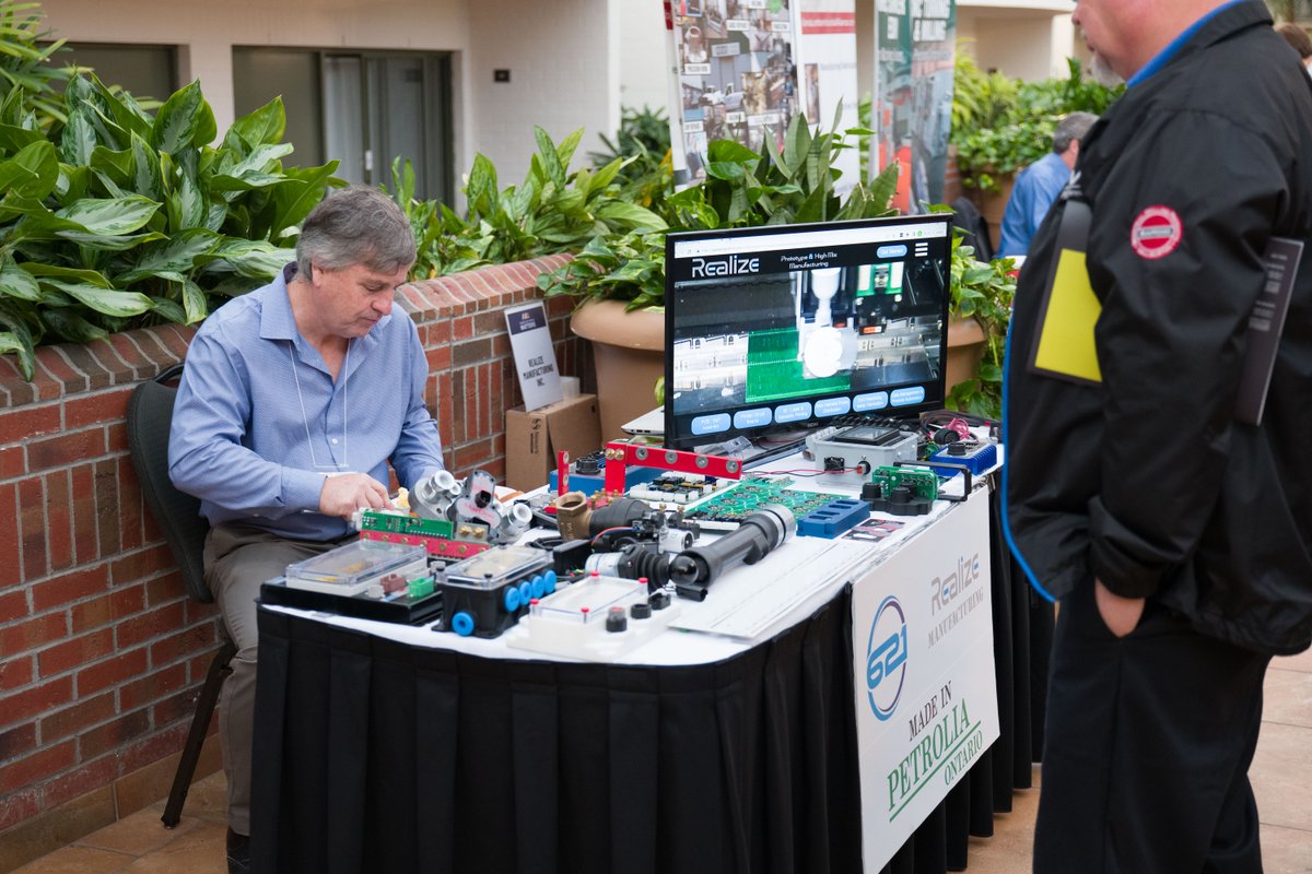 ConnectDot's tweet photo. Manufacturing Matters 2022 @londonEDC bringing together manufacturers & service providers to learn valuable information from industry leaders.
With the participation of hundreds of people in the industry and great presentations, the event was a success! #ConnectDot #LetsConnect https://t.co/hftxK3OEaS