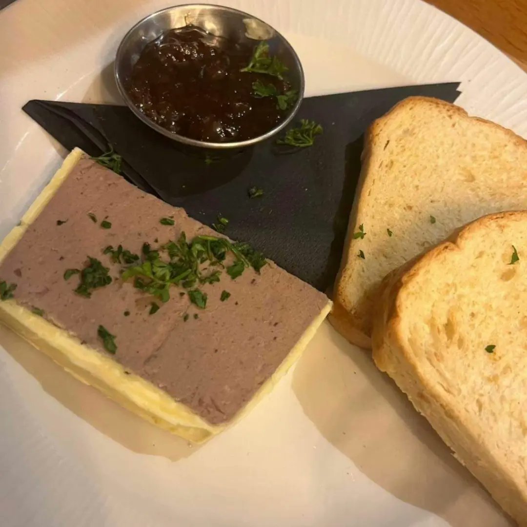 AdelaideTian86's tweet image. Having Lunch With Bestie❤
#restaurantnyc #lampchops #ontrealfoodie #lunch #enjoyfood🫓🥩☕