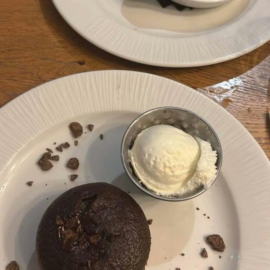 AdelaideTian86's tweet image. Having Lunch With Bestie❤
#restaurantnyc #lampchops #ontrealfoodie #lunch #enjoyfood🫓🥩☕