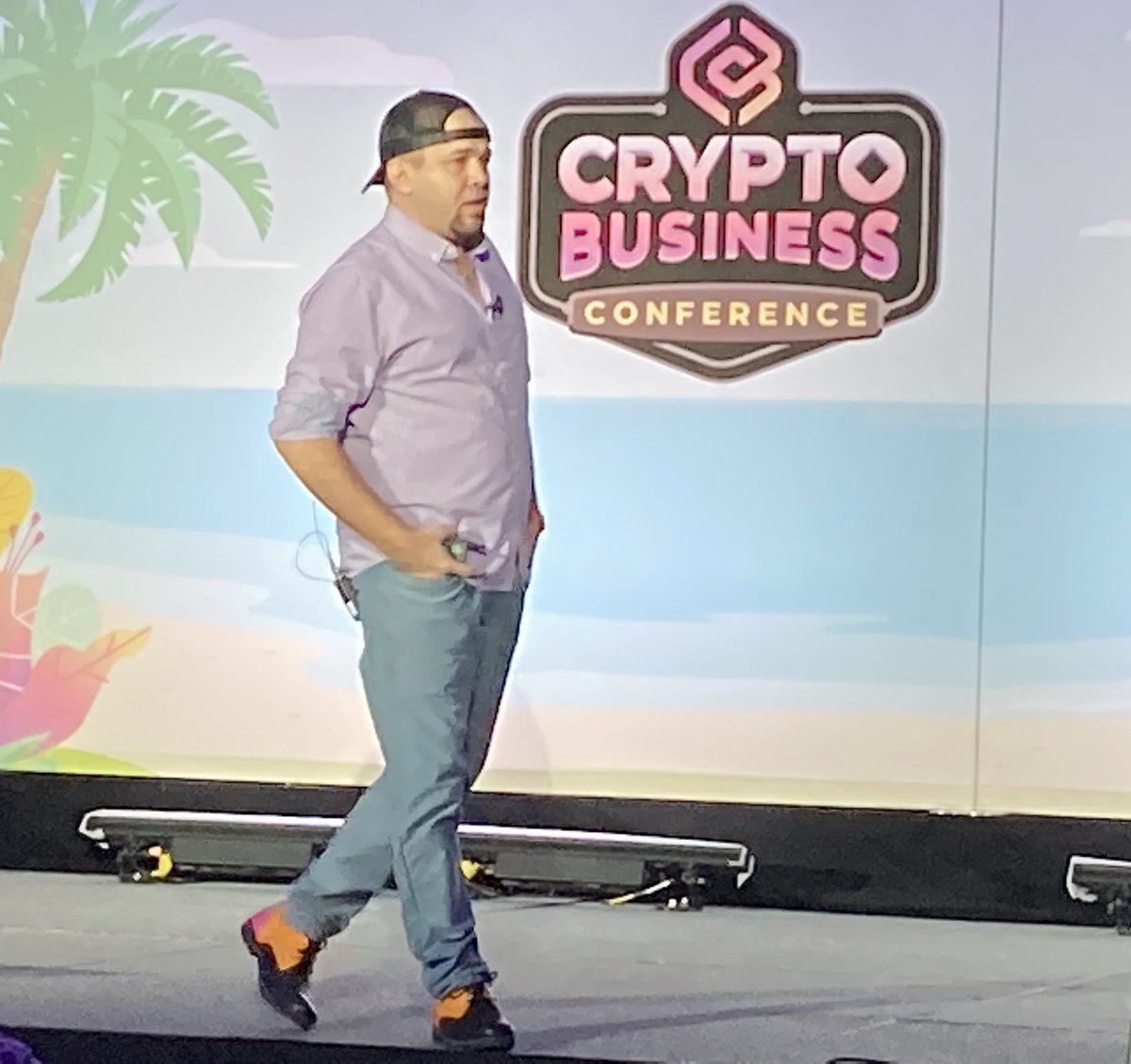 JoePulizzi's tweet photo. Watching @iSocialFanz rock the stage on #NFTs at #cbiz22. Learning I need to up my shoe game. https://t.co/Z3uP9YLQaW