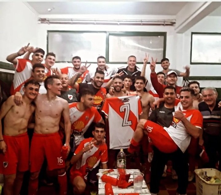 RiverInriville's tweet photo. Ni los mejores cuando triunfaron, 
Ni los peores cuando fueron derrotados..
Gracias a cada uno de ustedes por sentir la camiseta como su propia piel.

#Vamosriver https://t.co/xxuC5QlMMM