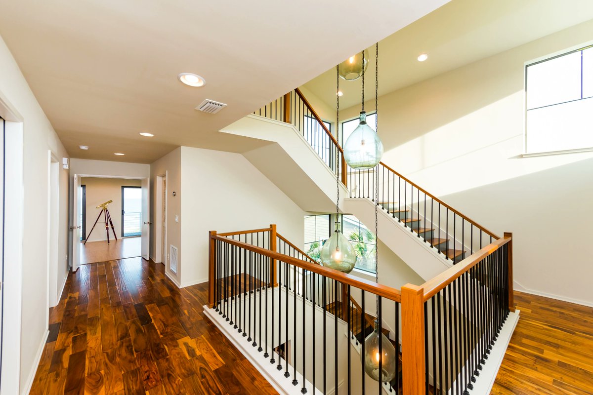 StarrCustom's tweet photo. Custom stairs and floating fixtures. #starrcustom #dreamdesign #dreambuilder #designbuild #custombuildersinjacksonville #luxuryhomes #luxuryhomedesign #customstairs #customstaircase #floatingstairs https://t.co/Ns7J44XIlW