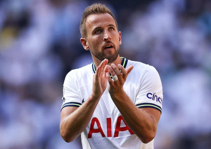 VSportsTM's tweet photo. Harry Kane decidió abrir una fundación para ayudar a personas con problemas de depresión y salud mental. Una de las razones fue el rechazo que sufrió en Arsenal en su niñez. "Utilizaré mi perfil para animar a otros a dar lo mejor de sí mismos y a saber que está bien pedir ayuda". https://t.co/m1Dqombzlh