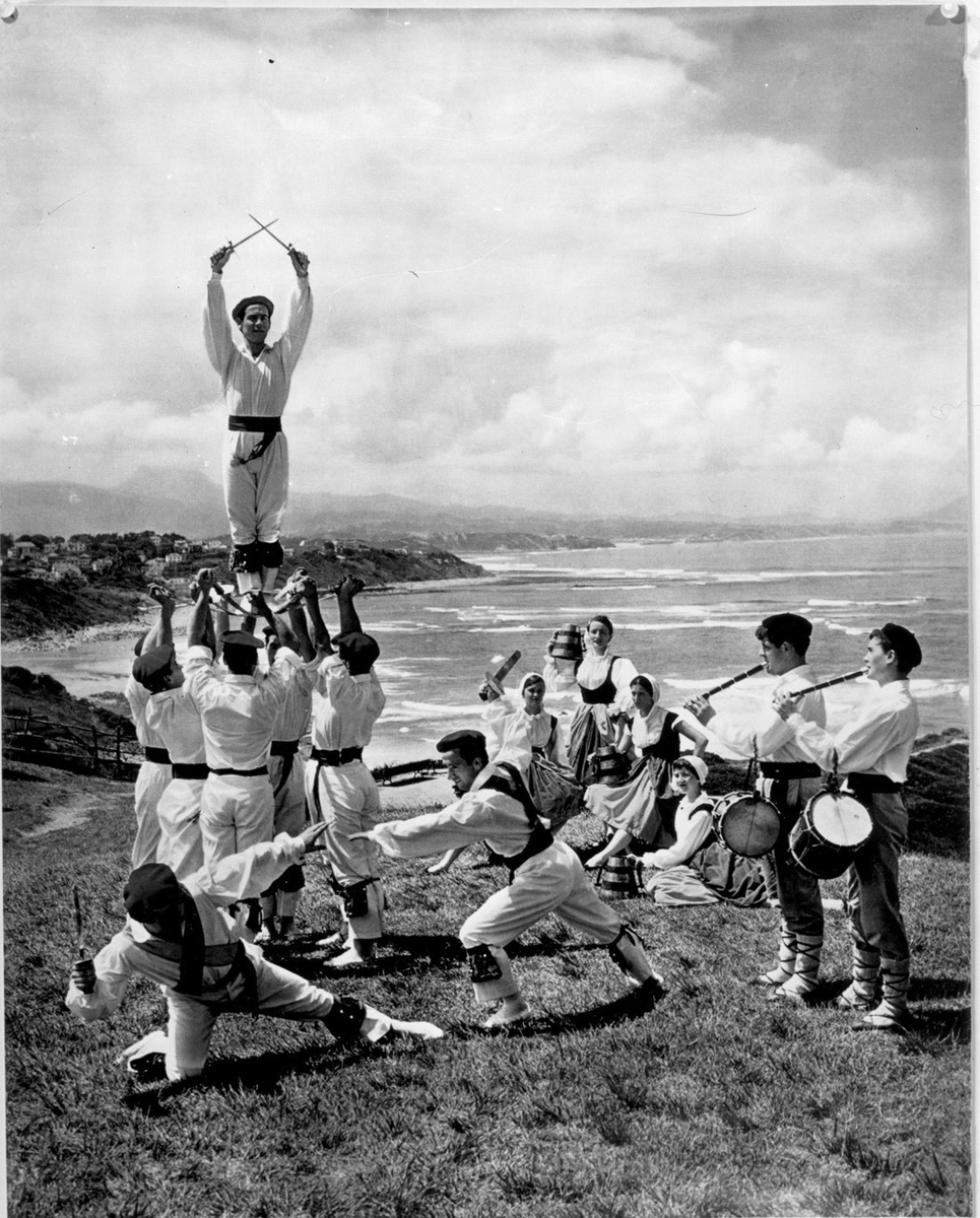 Iparraldeko kartel turistikoa. Getaria (Lapurdi) izan liteke.