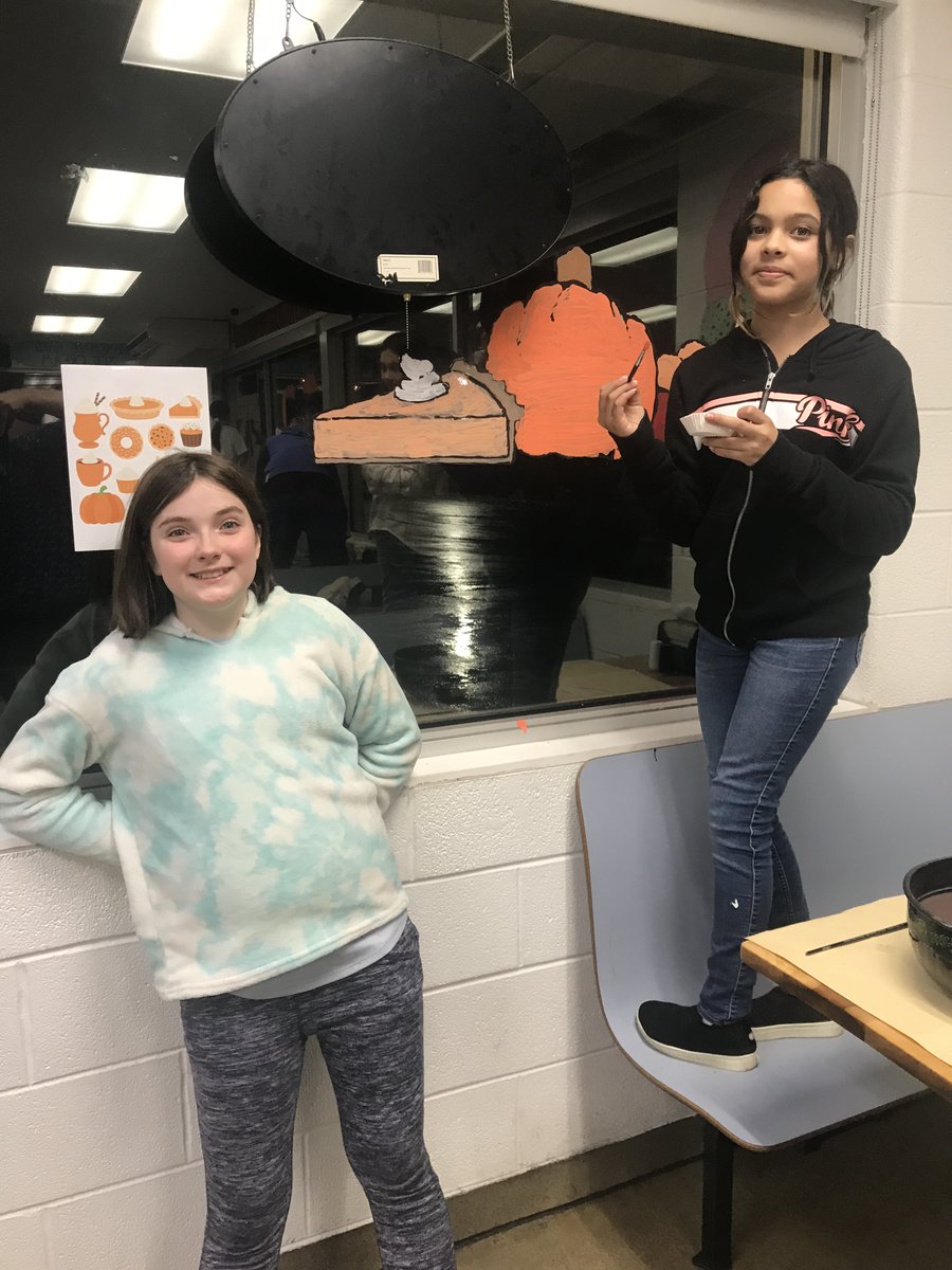 Last week, a few students from the 5th grade Shoemaker Art Club and Mr. Shreck traveled to TG Countryside to decorate their windows. The students did a fantastic job outlining and painting designs! Thank you to TG Countryside for having us! #Shoemakerproud #EastPennPROUD