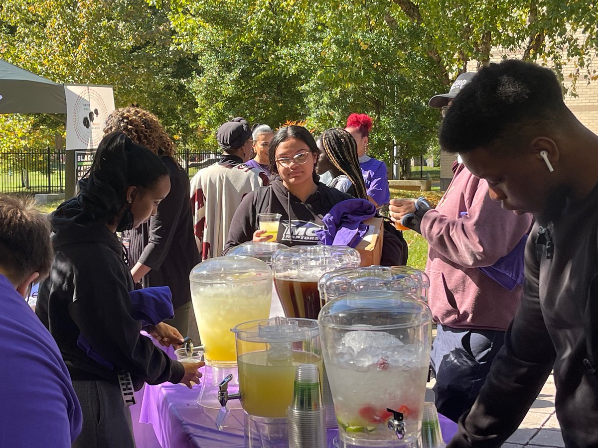 VaneZambrano_MC's tweet photo. There is music, games, and a lot more! Stop by today if you on the TP/SS Campus! https://t.co/mFhRUjNiWK
