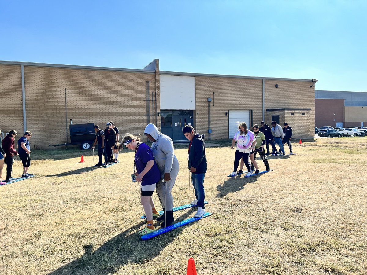 wh_afjrotc's tweet photo. A little team building today https://t.co/JG9w7hUnP1
