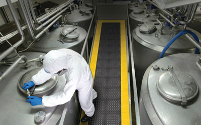 NotraxMatting's tweet photo. Many flooring surfaces can become hazardous when wet. @NotraxMatting provides a full-line of non-slip mats to provide a safe working environment. 
https://t.co/fEBN6JhIoT https://t.co/Gh3sjiStwY