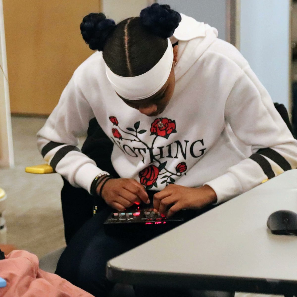 TheFlagshipCC's tweet photo. Girls Day is now every  Wednesday beginning October 12, from 3 to 7 pm.

Girls Day at The Flagship Clubhouse is a creative, affirming, and safe space where you can explore your interests as well as gender identity.

FREE · AGES 13-18 https://t.co/yOFf5UxdAM