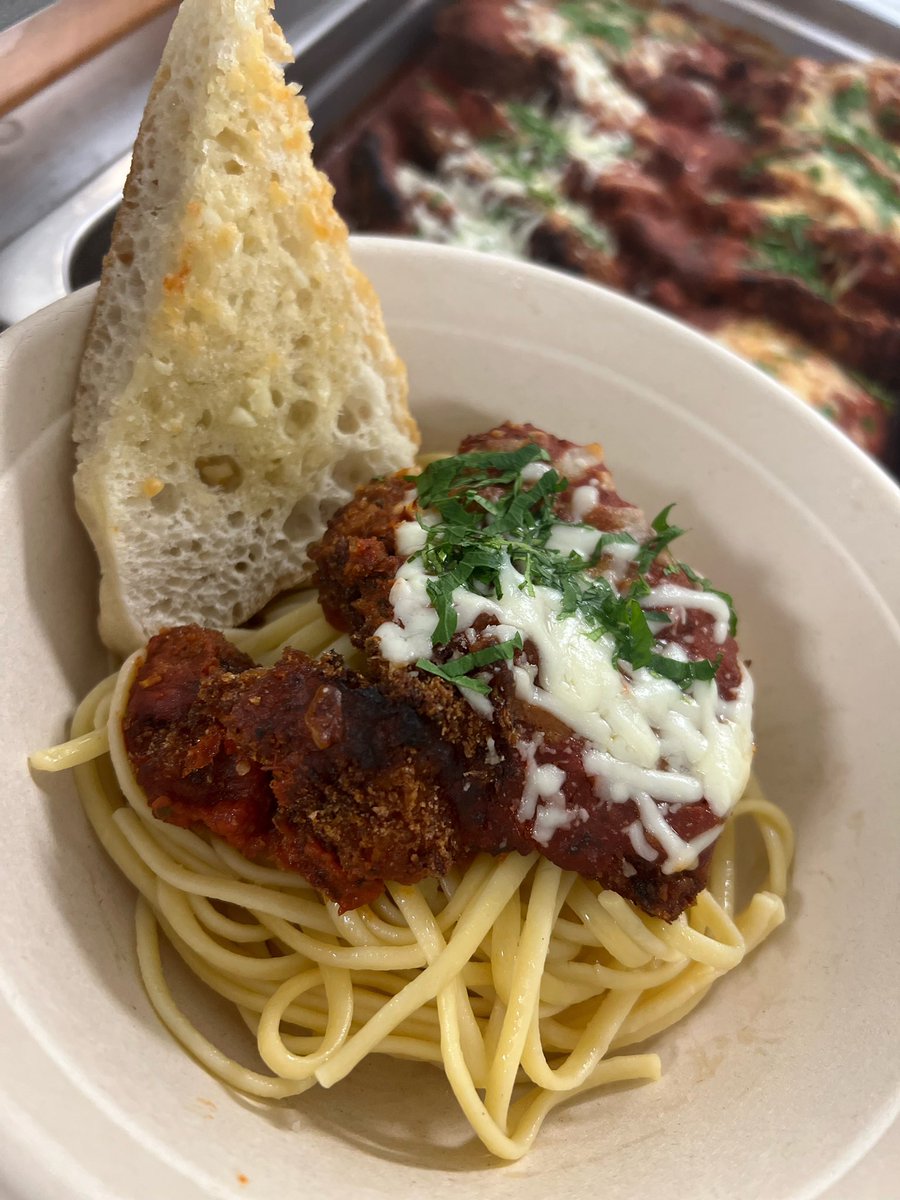 StIgnatiusQuest's tweet photo. โMA, MEATLOAF!โ
(what movie is that fromโฆ?๐ค)
Chicken Parmโฆ
Gyrosโฆ.
Chef is making it hard to choose today!
#quest #QuestFoodIsTheBestFood #TullyHall #DamenHall #SaintIgnatius #Lunchtime https://t.co/fy2XnD108l