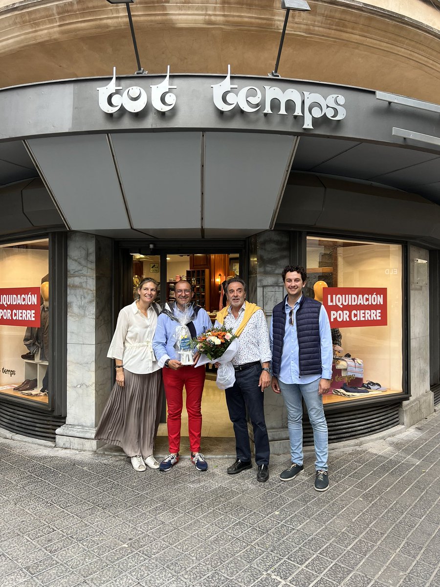 PedroMasBergas's tweet photo. Avui hem visitat TOT TEMPS per felicitar-los al seu 🎉75è aniversari.
Comerç emblemàtic de la nostra ciutat que ha vestit a padrins, pares i fills de la Comarca del Raiguer.
Gràcies Tolo Prat per la teva trajectòria.
#siurell #comerçInca #gracies https://t.co/Mz25oZuBGj