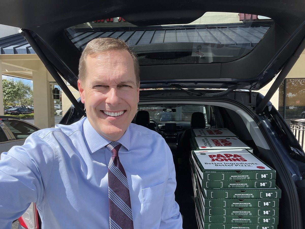 TKAPres's tweet photo. Many thanks to Papa John’s for helping supplement the Smith Family Cafe and Bistro’s normal menu after a temporary power outage, and even more thanks to FPL for restoring power quickly so a full menu could be served to all students today! #TKAeats https://t.co/NSzKHPsLmU