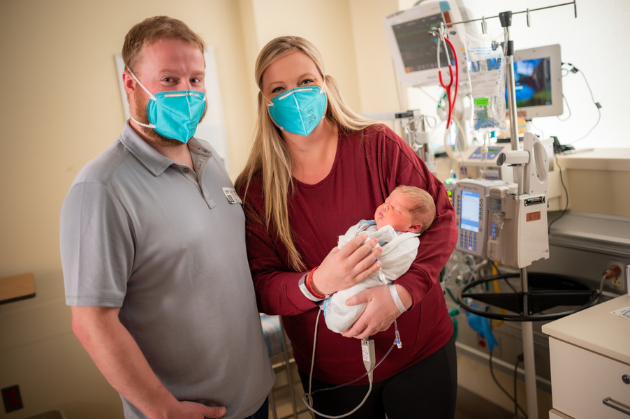 Unfoldpodcast's tweet photo. If you listen to one episode of Unfold this season, make it this one, about a couple &amp; their journey to treat their developing baby’s spina bifida. They’re amazing and so are the @ucdavishealth surgeons and scientists working to find a cure. @ucdavis @dianafarmer @aijunwanglab https://t.co/F8LYzJDkEj