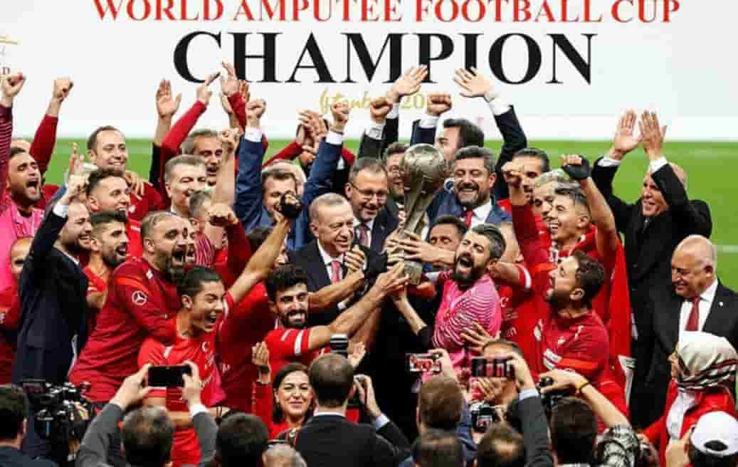 Türkiye-Angola Maç Sonucu 4-1 Özet | Ampute Milli Takımı'mız dünya şampiyonu!
Ampute Futbol Milli Takımı, 2022 Ampute Dünya Kupası finalinde Angola'yı 4-1 yenerek tarihinde ilk defa dünya şampiyonluğunu elde etti.  #AmputeFutbolTakımı

betzmarksports.com/futbol-haberle…