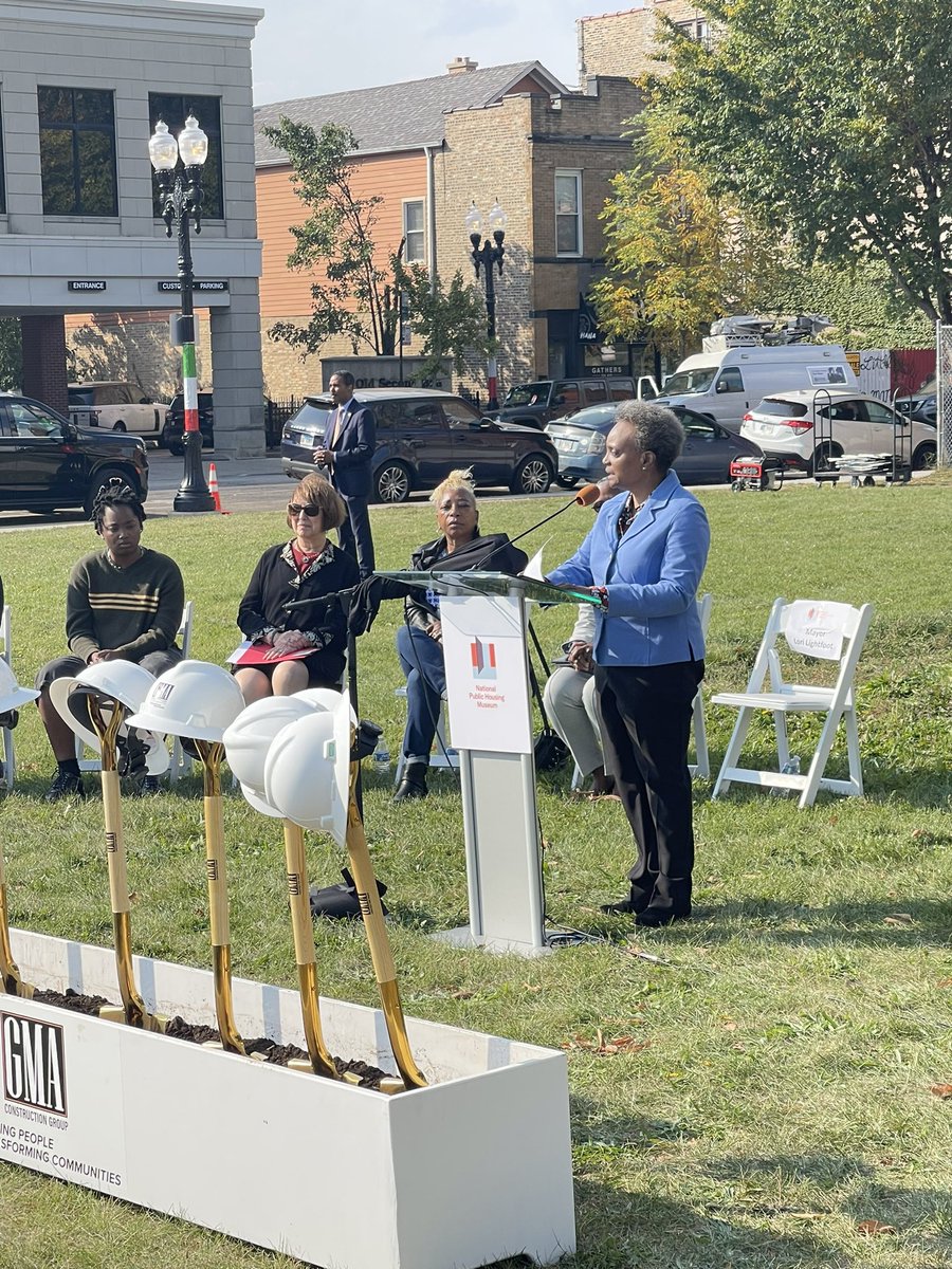 Groundbreaking today for the National Public Housing Museum on the west side! Over $5M of #ChicagoRecoveryPlan grants and TIF from @chicagosmayor and housing funds from <a href="/ChicagoDOH/">Chicago Department of Housing</a> <a href="/theCHAtweets/">CHA</a> helped make this community priority a reality after 15+ years of planning