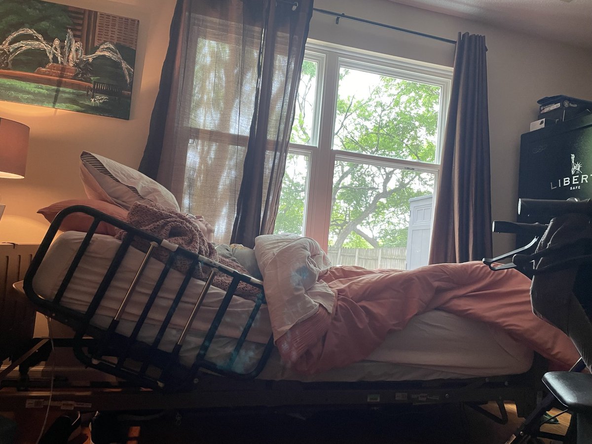Stand4Patient's tweet photo. A hospital’s #PalliativeCare and Home #HospiceCare are not comparable. 1 is revenue for a “#business”. 1 is 100% covered under #Medicare. 1 provides NO #socialservices and 1 provides EVERYTHING  at #home. THEY ARE NOT THE SAME! #FlatSharon received a bill for 1 and not the other. https://t.co/BOUFDpjo8d