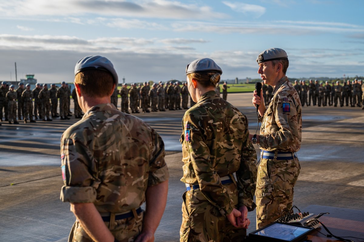 On Monday, members of the Regiment gathered for a parade led by the CO. Members of the Regiment were presented with CO's Commendations for performance in support of 1 Regt AAC activity. @ArmyAirCorps @1st_AviationBCT @aacrecruiting #AviationRecce #IAmCombatAviation