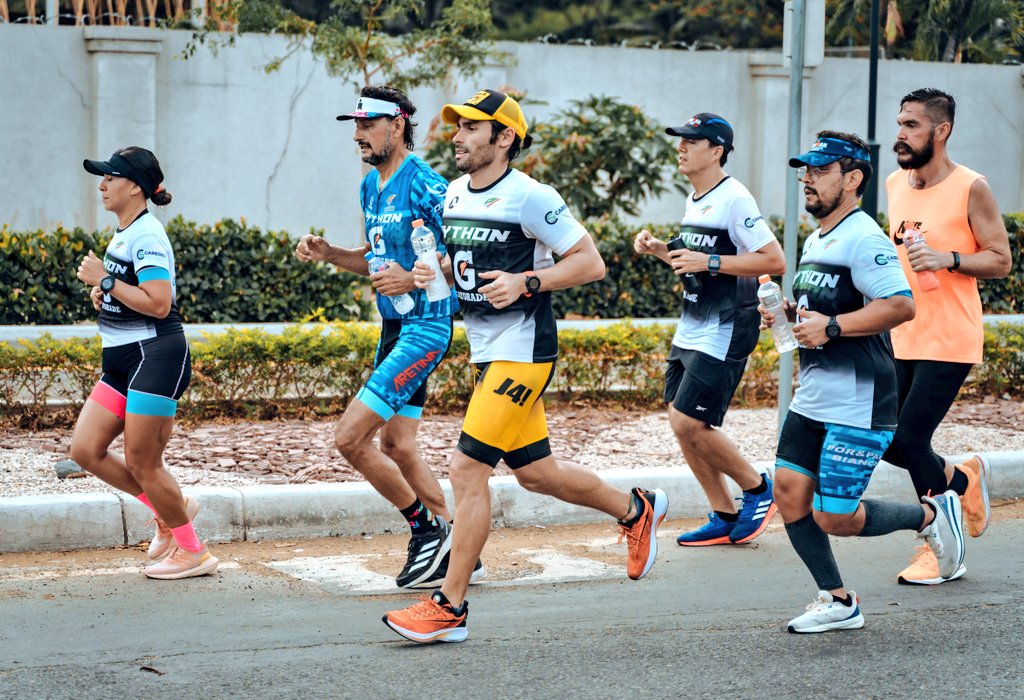 JuanJose_J4's tweet photo. 42.2k #Running- nuestra ya tradicional #MaratonPython 😁🇪🇨💪🏻 terminando el día 3 de la #InfernoWeek rumbo al Ironman de Cozumel 🇲🇽 @IronmanMexico nosotros #SomosPython #MaratonPython2022 💪🏻 #Running #RunningEcuador https://t.co/pvZ6vrPYlV