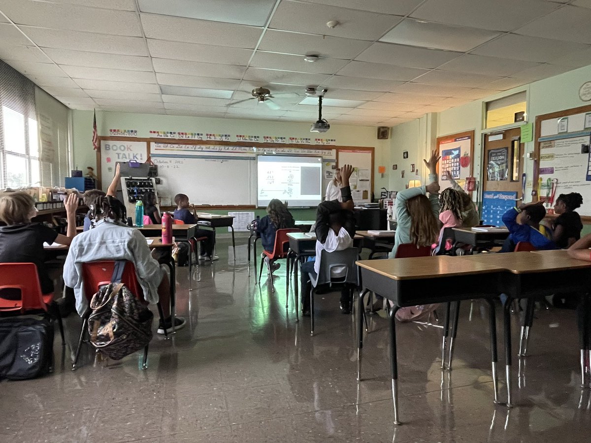 emilhollin's tweet photo. “You’ve got great things happening in your brain!” Loved hearing this positive math talk from Mrs. Townsend to her students today! #JCMathChampions #thorpegordon @jcschoolselemed @HBrondel https://t.co/Wcyom78RTu