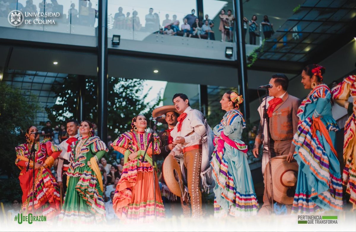 udec_oficial's tweet photo. Hace un par de días el Ballet Folklórico de la Universidad de Colima se presentó en la plaza Sendera. 💚🫶🏻 #TalentoUdeC https://t.co/oGgHWzv6N5