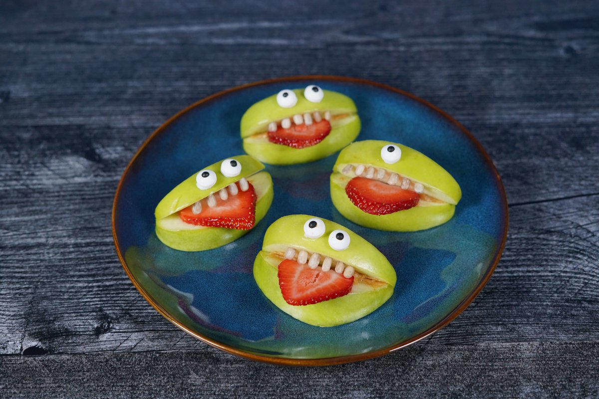 MacKidAurora's tweet image. Check out the easy to prepare spook-a-licious and frightfully delightful Apple Monster Bites using @FreshUpdates Chiquita Bites® Juicy Green Apples. And don’t worry, they don’t bite! 👻

#sponsored   national.macaronikid.com/articles/632b1…