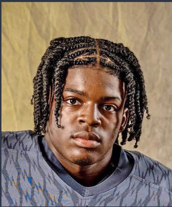 Malik Woodard- vision, patience, and speed, three of the most important qualities of a running back. Small schools don’t mean small talent.  
5'6"170 lbs RB/FS/ATH
Gpa-3.3
Bench-275
40-4.49
Squat 430
Deadlift 430
Check out this video!
hudl.com/v/2JUMSk