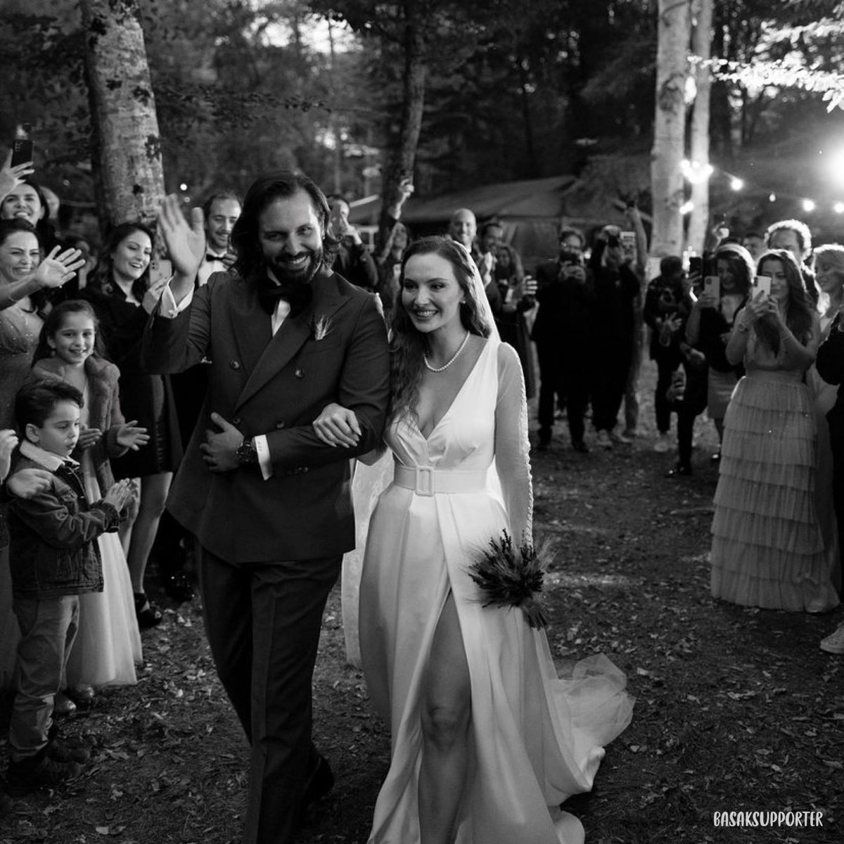 basaksupporter's tweet photo. 📸 | #BaşakGümülcinelioğlu

WEDDING DAY👰‍♀️🤍🤵

 @basakgumulcine @ctnkcgri https://t.co/GJUSbMOG2y