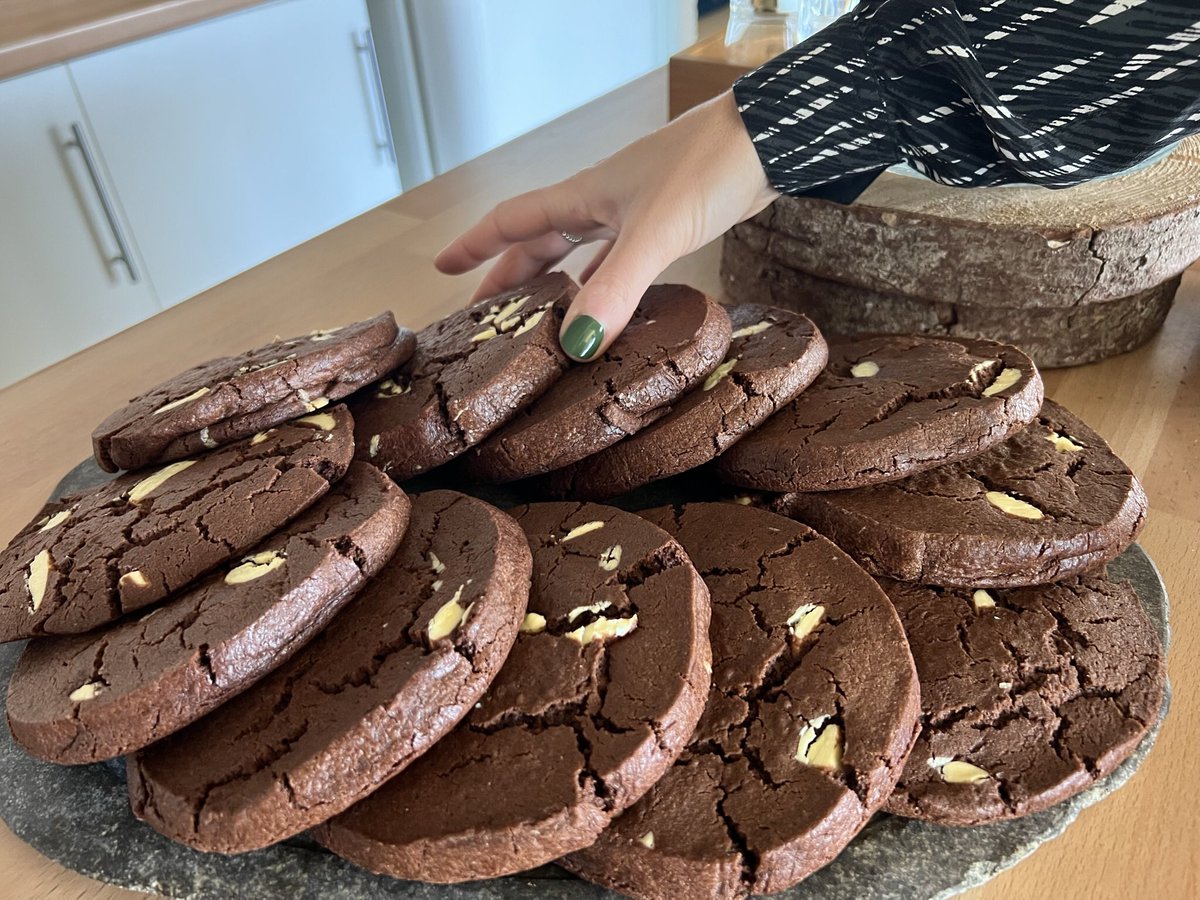 Love my job. Kicked the week off facilitating a strategic planning day for <a href="/CIoSDSP/">CIoS Digital Skills Partnership</a> in the glorious sunshine <a href="/BedruthanHotel/">BedruthanHotel&Spa</a> 

Innovation, challenge, hidden talents, heated debate, awesome sea views and cookies the size of my head. 

Setting the bar high for the rest of the week.