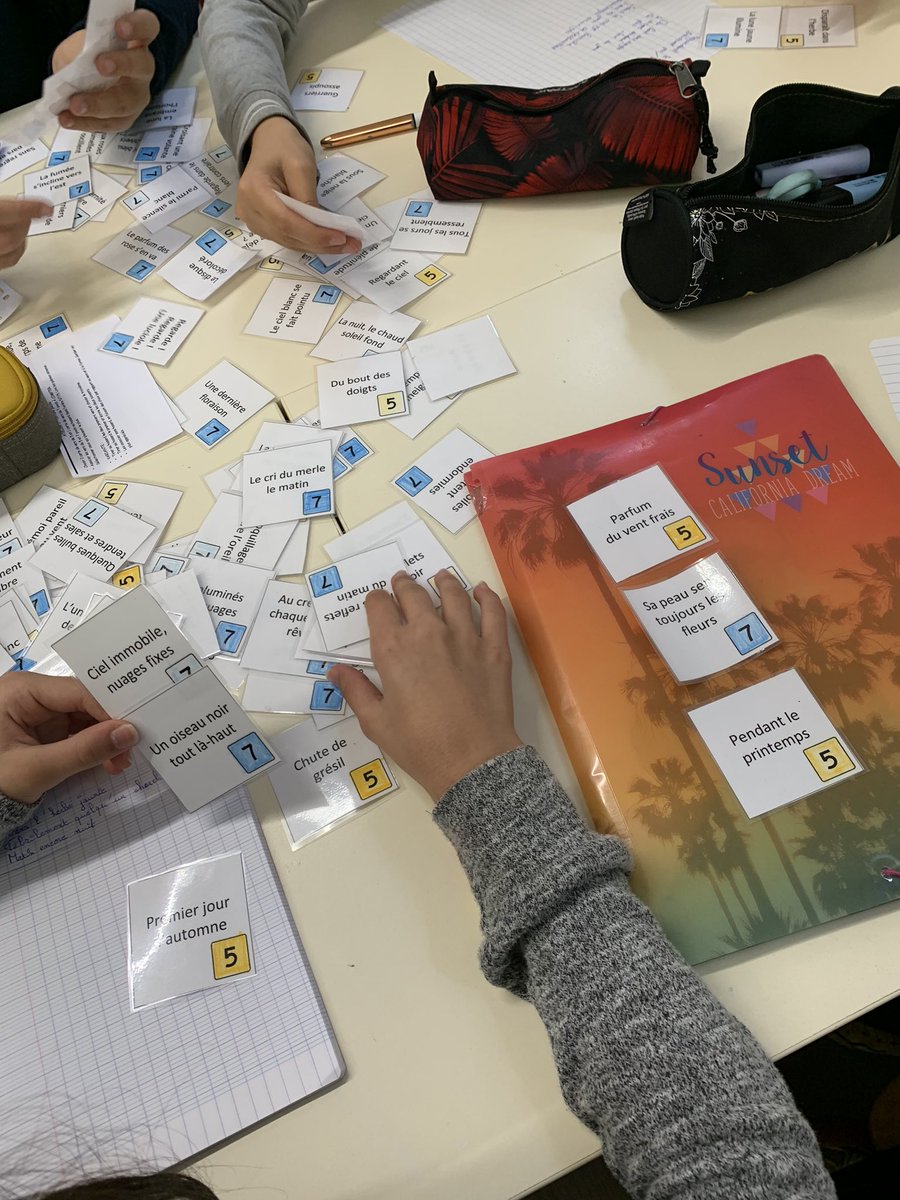 teamulisnd's tweet photo. #haikus un temps de co-intervention en français ! Création d’haïkus en classe et dans la nature, un bon moment de créativité lors des ateliers et de la balade poétique #twhaiku #ecolesehors #horslesmurs #apprendreautrement https://t.co/IMFWelmDhu