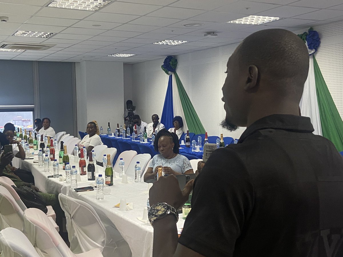 DnDComms's tweet photo. Mr Abdul kpaka is a business man and #youthactivist, a patriot and a father of a daughter. He has been doing well to promote youths. Today, he inspired guest at the #HERVIPPremier . https://t.co/jyIp4jRYe4