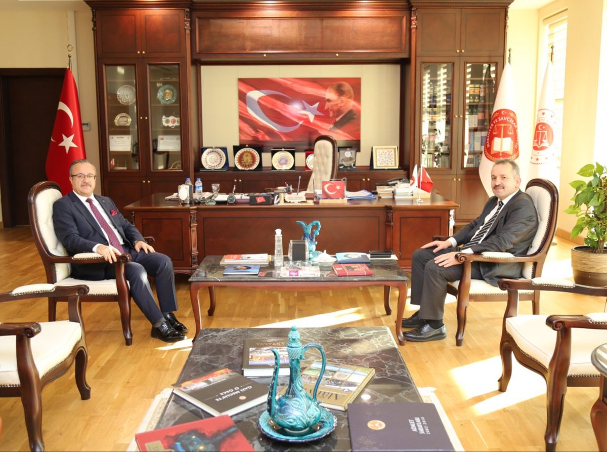 Kurum Başkanımız Dr.Hızır Aslıyüksek, Antalya Bölge Adliye Mahkemesi Başkanı Sn. Orhan Özdemir'i makamında ziyaret etti.