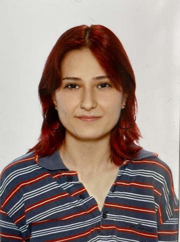 muhendisyenn's tweet photo. Bugün dünya kız çocukları günü..
Fotoğraftaki kız çocuğu 15 yaşındaydı..
İsmi Büşra Kabataş..
#BüşraKabataş
15 yaşındaydı.
29 yaşındaki Taner Yaylacı tarafından 20 bıçak darbesiyle ile yaralanıp, işkence edilerek öldürüldü, cesedi yakıldı. https://t.co/NeEtOthpXr