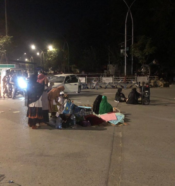 hamza_shahzad98's tweet image. Another day another protest . Why don&apos;t govt build a protest zone in #Quetta . Atleast awam would get rid of all the trouble they face. 
#Quettaprotest