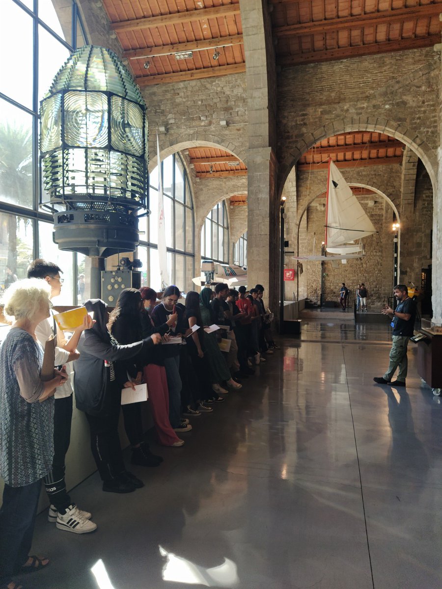 insmtarradell's tweet photo. Cada any comencem les visites del #ProjecteRaval visitant el Museu Marítim i les muralles medievals del voltant. Ens serveix per començar a treballar amb l'objectiu final de l'alumnat, fer una visita guiada pel nostre barri. https://t.co/SW6IxPBtwr