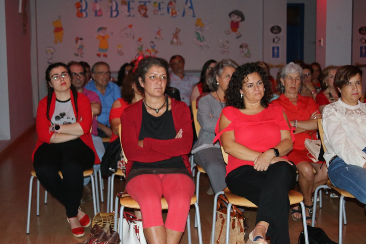 BiblioMontijo's tweet photo. Os dejamos algunas del pasado viernes cuando pasamos #UnaNocheEnLaBiblioteca con @margalidalberti
Esta iniciativa, promovida por el Servicio Provincial de Bibliotecas de @DipdeBadajoz sirvió para conmemorar la celebración del #DíaDeLaBiblioteca
#Nubeteca @mcastellanoba @Corrisali https://t.co/FiXrtr2et2