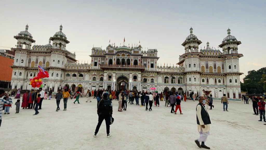 pgpratiksha's tweet photo. सुन्दर जानकी मन्दिर।
#janapur #janakimandir #naulakhamandir #beutiful #ancientstructures #architecture #people #places #lifestyle #culture https://t.co/gbT7pJ6bgR